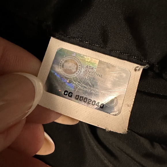 RED CANADA GOOSE WOMENS VEST - Picture 6 of 6